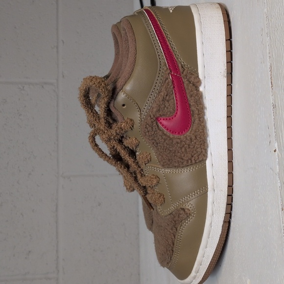 Nike Air Jordan 1 Low Teddy Bear Sneakers Size 6.5Y Women’s 8 EUC - Picture 14 of 16